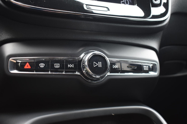 Volvo XC40 T2 129PK Automaat R-Design / Navigatie / Parkeersensoren / Adaptieve Cruise control / R-Design leder-Nubuck bekl. / Dodehoeksensor / Extra getint glas / All season banden