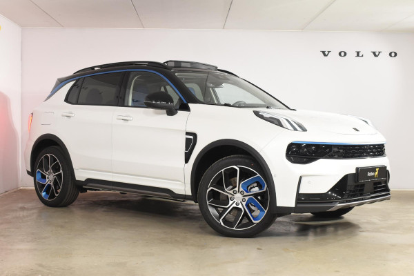 Lynk & Co 01 262PK Automaat / 360 Camera / Adaptieve cruise control / Glazen schuif-kanteldak / Elektrische stoelen met geheugenfunctie / Stoelverwarming / Elektrische achterklep / Climate control / Parkeersensoren V+A / 20"velgen / Keyless entry /