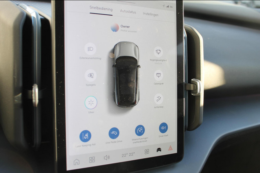 Volvo EX30 Single Motor Extended Range Plus 69 kWh Google Services / 19" lichtmetalen velgen / Parkeer sensoren voor en achter met parkeercamera achter / Adaptieve Cruise Control