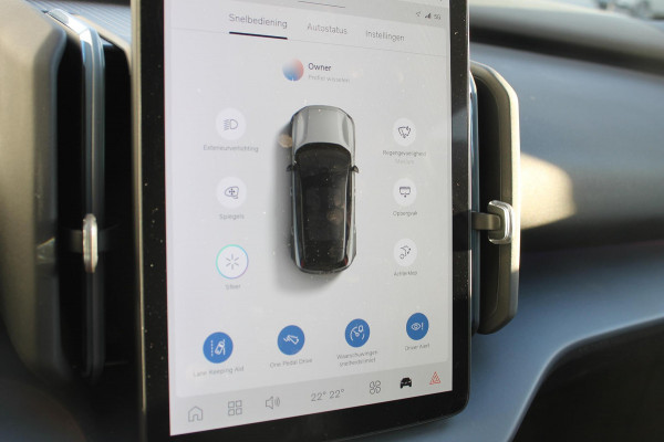 Volvo EX30 Single Motor Extended Range Plus 69 kWh Google Services / 19" lichtmetalen velgen / Parkeer sensoren voor en achter met parkeercamera achter / Adaptieve Cruise Control