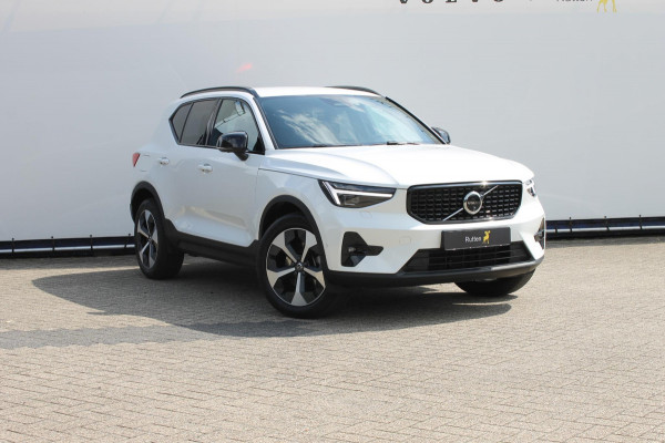 Volvo XC40 B3 177PK Automaat Plus Dark Google infotainment / Draadloos telefoon opladen / Elektrisch bedienbare bestuurdersstoel met geheugen / Adaptieve Cruise Control