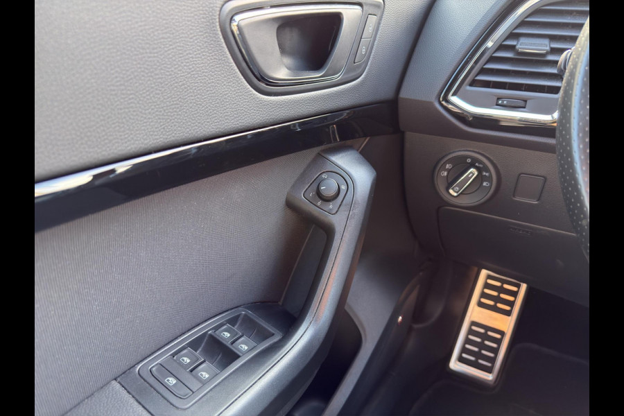 Seat Ateca 2.0 TSI 4drive FR Business Intense | Pano | 360 Camera | 19"| Carplay | Led | Trekhaak |
