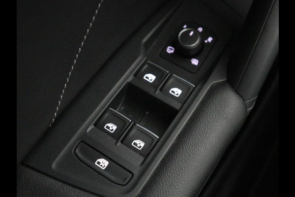 Volkswagen Tiguan 1.5 eHybrid Life Edition | SOH 91,0% | Panoramadak | Memory | Leder | Stuur/stoel verwarming | Adaptive cruise | Sfeerverlichting | 360 camera | Park assist | Carplay | Elektrische achterklep