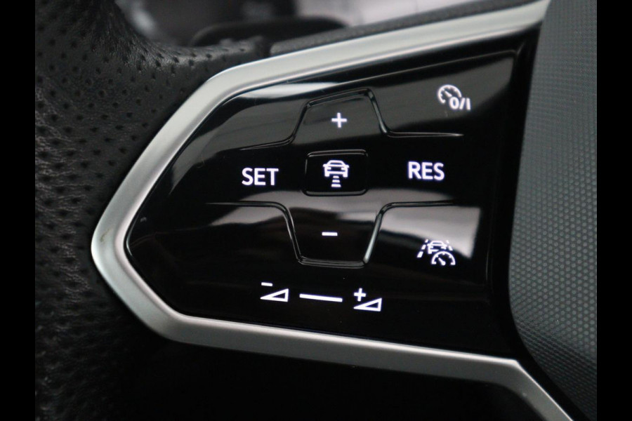Volkswagen Tiguan 1.5 eHybrid Life Edition | SOH 91,0% | Panoramadak | Memory | Leder | Stuur/stoel verwarming | Adaptive cruise | Sfeerverlichting | 360 camera | Park assist | Carplay | Elektrische achterklep