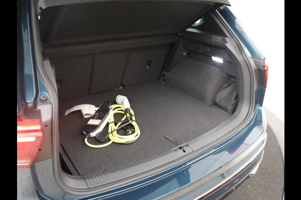 Volkswagen Tiguan 1.5 eHybrid Life Edition | SOH 91,0% | Panoramadak | Memory | Leder | Stuur/stoel verwarming | Adaptive cruise | Sfeerverlichting | 360 camera | Park assist | Carplay | Elektrische achterklep