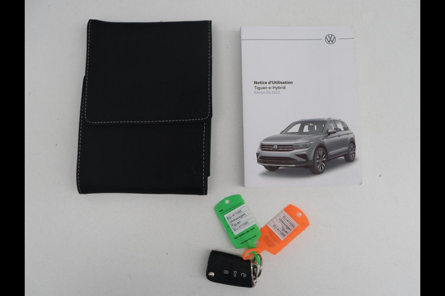 Volkswagen Tiguan 1.5 eHybrid Life Edition | SOH 91,0% | Panoramadak | Memory | Leder | Stuur/stoel verwarming | Adaptive cruise | Sfeerverlichting | 360 camera | Park assist | Carplay | Elektrische achterklep