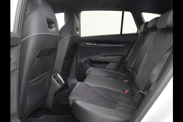 Škoda Enyaq iV 60 Sportline | SOH 91,8% | Leder/alcantara | Adaptive cruise | Stuur/stoel verwarming | Carplay | Sfeerverlichting | Climate control | Camera | Park assist | Trekhaak