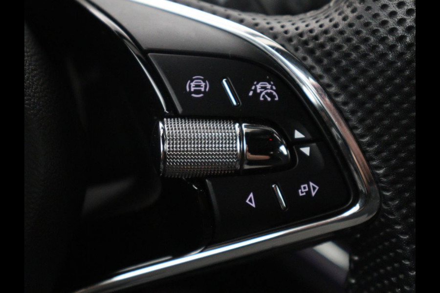 Škoda Enyaq iV 60 Sportline | SOH 91,8% | Leder/alcantara | Adaptive cruise | Stuur/stoel verwarming | Carplay | Sfeerverlichting | Climate control | Camera | Park assist | Trekhaak