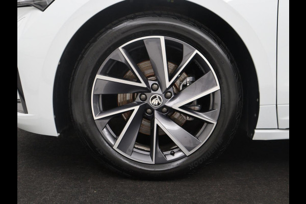 Škoda Enyaq iV 60 Sportline | SOH 91,8% | Leder/alcantara | Adaptive cruise | Stuur/stoel verwarming | Carplay | Sfeerverlichting | Climate control | Camera | Park assist | Trekhaak