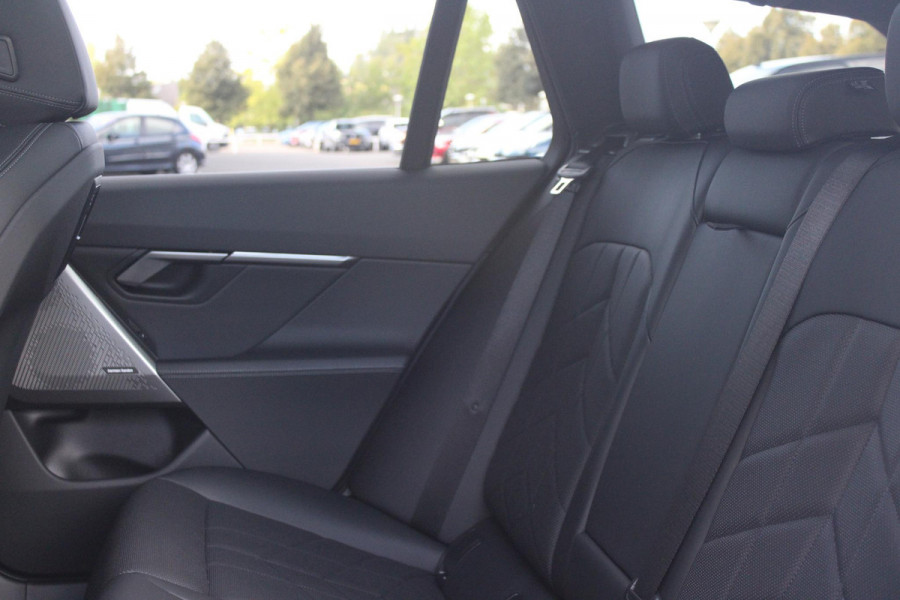 BMW 5 Serie Touring 520i M-SPORT | PANORAMA DAK | TREKHAAK ELEKTRISCH WEGKLAPBAAR | HARMAN KARDON AUDIO SYSTEM | SHADOW LINE PAKKET | ELEKTRISCH VERSTELBARE VOORSTOELEN MET GEHEUGENFUNCTIE | STOEL VENTILATIE VOOR | STOEL VERWARMING VOOR + ACHTER | 360° CAMERA | DRAADLOZE TELEFOONLADER | STAND VERWARMING | LEDEREN BEKLEDING "VEGANZA ZWART" | WARMTEWEREND GLAS | SPORT CHASSIS "M-TECHNIC" | INNOVATIE PAKKET: (HEAD UP DISPLAY/LIVE NAVIGATIE/INTERIEUR CAMERA/PARKEERSENSOREN VOOR+ACHTER/CONNECTED SERVICES) | DRAADLOZE APPLE CARPLAY/ANDROID AUTO | TRAVEL PAKKET (ELEKTRISCH BEDIENBARE ACH