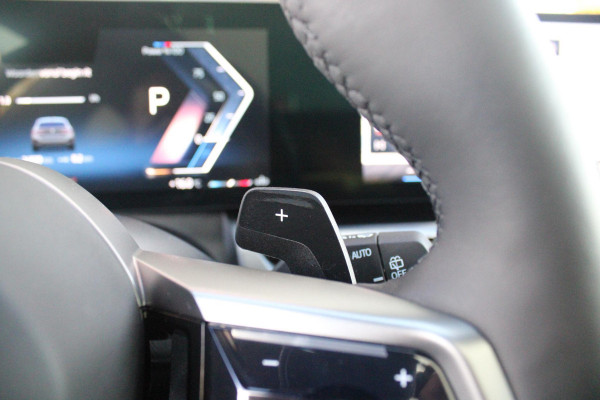 BMW 5 Serie Touring 520i M-SPORT | PANORAMA DAK | TREKHAAK ELEKTRISCH WEGKLAPBAAR | HARMAN KARDON AUDIO SYSTEM | SHADOW LINE PAKKET | ELEKTRISCH VERSTELBARE VOORSTOELEN MET GEHEUGENFUNCTIE | STOEL VENTILATIE VOOR | STOEL VERWARMING VOOR + ACHTER | 360° CAMERA | DRAADLOZE TELEFOONLADER | STAND VERWARMING | LEDEREN BEKLEDING "VEGANZA ZWART" | WARMTEWEREND GLAS | SPORT CHASSIS "M-TECHNIC" | INNOVATIE PAKKET: (HEAD UP DISPLAY/LIVE NAVIGATIE/INTERIEUR CAMERA/PARKEERSENSOREN VOOR+ACHTER/CONNECTED SERVICES) | DRAADLOZE APPLE CARPLAY/ANDROID AUTO | TRAVEL PAKKET (ELEKTRISCH BEDIENBARE ACH