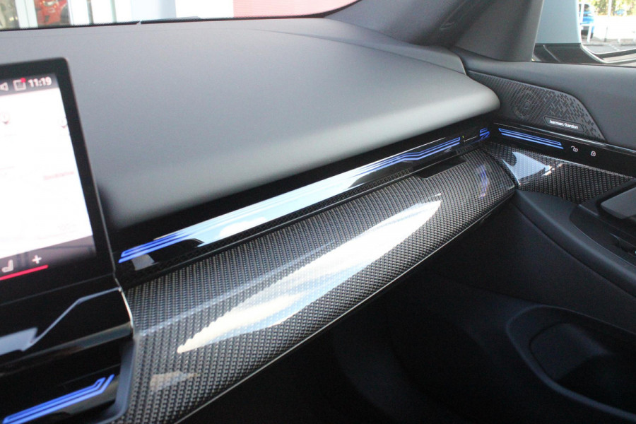 BMW 5 Serie Touring 520i M-SPORT | PANORAMA DAK | TREKHAAK ELEKTRISCH WEGKLAPBAAR | HARMAN KARDON AUDIO SYSTEM | SHADOW LINE PAKKET | ELEKTRISCH VERSTELBARE VOORSTOELEN MET GEHEUGENFUNCTIE | STOEL VENTILATIE VOOR | STOEL VERWARMING VOOR + ACHTER | 360° CAMERA | DRAADLOZE TELEFOONLADER | STAND VERWARMING | LEDEREN BEKLEDING "VEGANZA ZWART" | WARMTEWEREND GLAS | SPORT CHASSIS "M-TECHNIC" | INNOVATIE PAKKET: (HEAD UP DISPLAY/LIVE NAVIGATIE/INTERIEUR CAMERA/PARKEERSENSOREN VOOR+ACHTER/CONNECTED SERVICES) | DRAADLOZE APPLE CARPLAY/ANDROID AUTO | TRAVEL PAKKET (ELEKTRISCH BEDIENBARE ACH