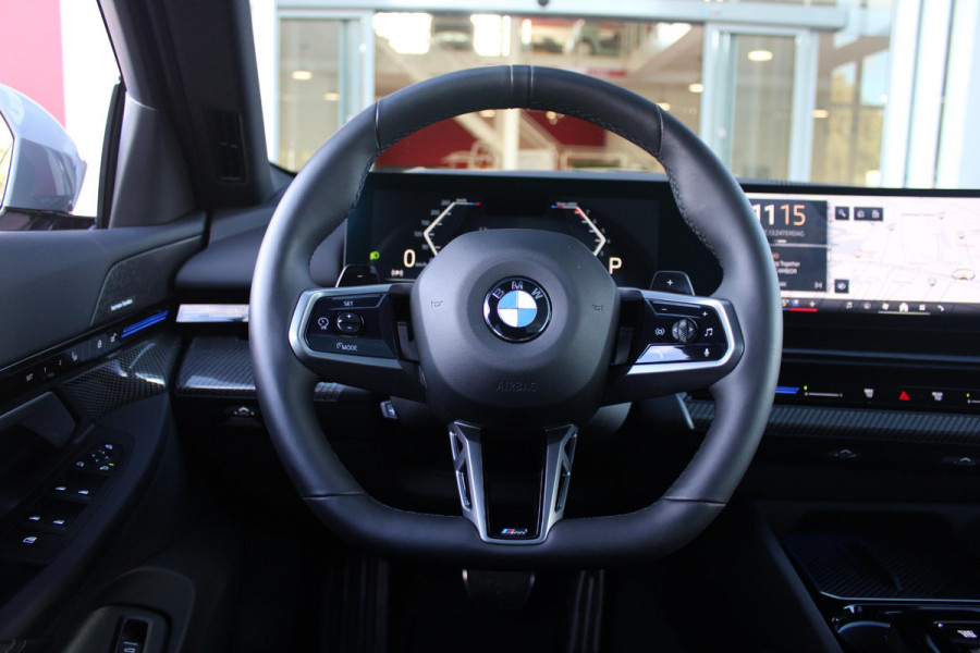 BMW 5 Serie Touring 520i M-SPORT | PANORAMA DAK | TREKHAAK ELEKTRISCH WEGKLAPBAAR | HARMAN KARDON AUDIO SYSTEM | SHADOW LINE PAKKET | ELEKTRISCH VERSTELBARE VOORSTOELEN MET GEHEUGENFUNCTIE | STOEL VENTILATIE VOOR | STOEL VERWARMING VOOR + ACHTER | 360° CAMERA | DRAADLOZE TELEFOONLADER | STAND VERWARMING | LEDEREN BEKLEDING "VEGANZA ZWART" | WARMTEWEREND GLAS | SPORT CHASSIS "M-TECHNIC" | INNOVATIE PAKKET: (HEAD UP DISPLAY/LIVE NAVIGATIE/INTERIEUR CAMERA/PARKEERSENSOREN VOOR+ACHTER/CONNECTED SERVICES) | DRAADLOZE APPLE CARPLAY/ANDROID AUTO | TRAVEL PAKKET (ELEKTRISCH BEDIENBARE ACH