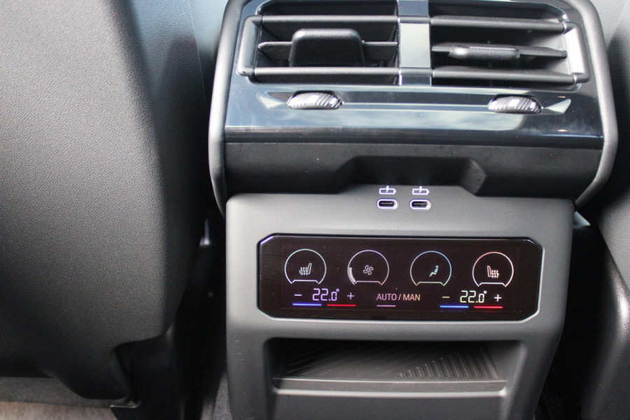 BMW 5 Serie Touring 520i M-SPORT | PANORAMA DAK | TREKHAAK ELEKTRISCH WEGKLAPBAAR | HARMAN KARDON AUDIO SYSTEM | SHADOW LINE PAKKET | ELEKTRISCH VERSTELBARE VOORSTOELEN MET GEHEUGENFUNCTIE | STOEL VENTILATIE VOOR | STOEL VERWARMING VOOR + ACHTER | 360° CAMERA | DRAADLOZE TELEFOONLADER | STAND VERWARMING | LEDEREN BEKLEDING "VEGANZA ZWART" | WARMTEWEREND GLAS | SPORT CHASSIS "M-TECHNIC" | INNOVATIE PAKKET: (HEAD UP DISPLAY/LIVE NAVIGATIE/INTERIEUR CAMERA/PARKEERSENSOREN VOOR+ACHTER/CONNECTED SERVICES) | DRAADLOZE APPLE CARPLAY/ANDROID AUTO | TRAVEL PAKKET (ELEKTRISCH BEDIENBARE ACH