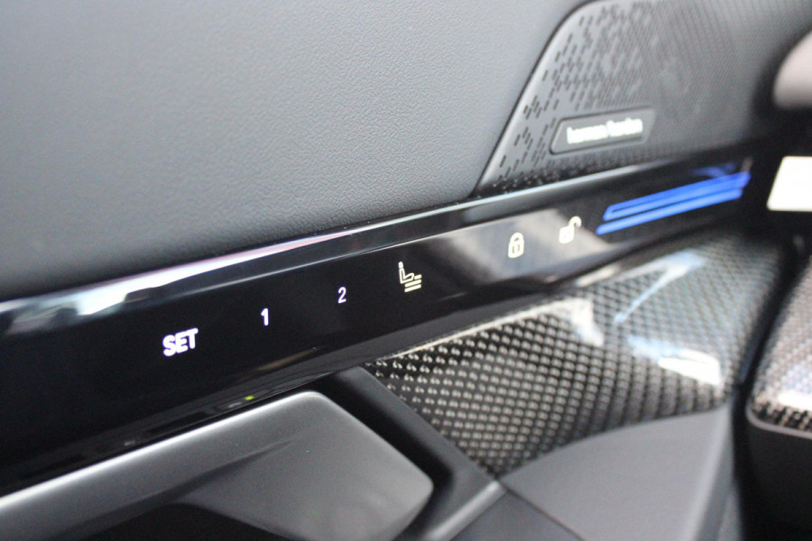 BMW 5 Serie Touring 520i M-SPORT | PANORAMA DAK | TREKHAAK ELEKTRISCH WEGKLAPBAAR | HARMAN KARDON AUDIO SYSTEM | SHADOW LINE PAKKET | ELEKTRISCH VERSTELBARE VOORSTOELEN MET GEHEUGENFUNCTIE | STOEL VENTILATIE VOOR | STOEL VERWARMING VOOR + ACHTER | 360° CAMERA | DRAADLOZE TELEFOONLADER | STAND VERWARMING | LEDEREN BEKLEDING "VEGANZA ZWART" | WARMTEWEREND GLAS | SPORT CHASSIS "M-TECHNIC" | INNOVATIE PAKKET: (HEAD UP DISPLAY/LIVE NAVIGATIE/INTERIEUR CAMERA/PARKEERSENSOREN VOOR+ACHTER/CONNECTED SERVICES) | DRAADLOZE APPLE CARPLAY/ANDROID AUTO | TRAVEL PAKKET (ELEKTRISCH BEDIENBARE ACH