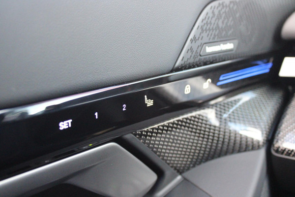 BMW 5 Serie Touring 520i M-SPORT | PANORAMA DAK | TREKHAAK ELEKTRISCH WEGKLAPBAAR | HARMAN KARDON AUDIO SYSTEM | SHADOW LINE PAKKET | ELEKTRISCH VERSTELBARE VOORSTOELEN MET GEHEUGENFUNCTIE | STOEL VENTILATIE VOOR | STOEL VERWARMING VOOR + ACHTER | 360° CAMERA | DRAADLOZE TELEFOONLADER | STAND VERWARMING | LEDEREN BEKLEDING "VEGANZA ZWART" | WARMTEWEREND GLAS | SPORT CHASSIS "M-TECHNIC" | INNOVATIE PAKKET: (HEAD UP DISPLAY/LIVE NAVIGATIE/INTERIEUR CAMERA/PARKEERSENSOREN VOOR+ACHTER/CONNECTED SERVICES) | DRAADLOZE APPLE CARPLAY/ANDROID AUTO | TRAVEL PAKKET (ELEKTRISCH BEDIENBARE ACH