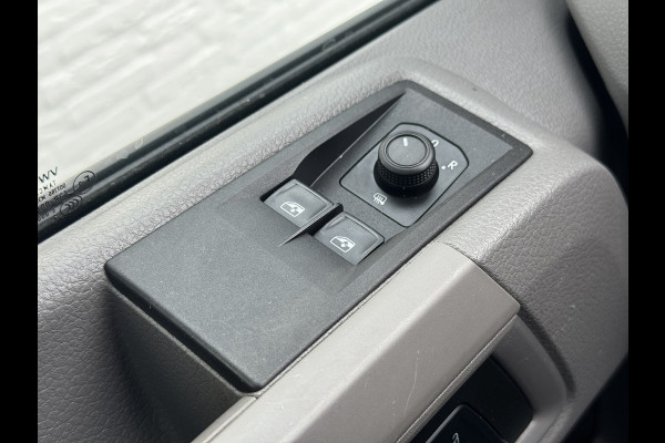 Volkswagen Crafter 35 2.0 TDI L3 Pick up 7 pers. Trekhaak Garantie All season Navigatie Cruise Carplay