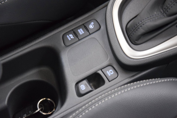 Toyota Yaris Cross 1.5 Hybrid Executive Bi-Tone Hud Navi|Panoramadak|Garantie|Dealer Onderhouden