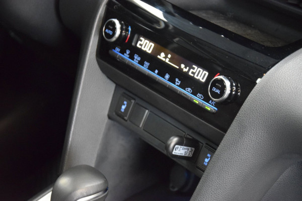 Toyota Yaris Cross 1.5 Hybrid Executive Bi-Tone Hud Navi|Panoramadak|Garantie|Dealer Onderhouden