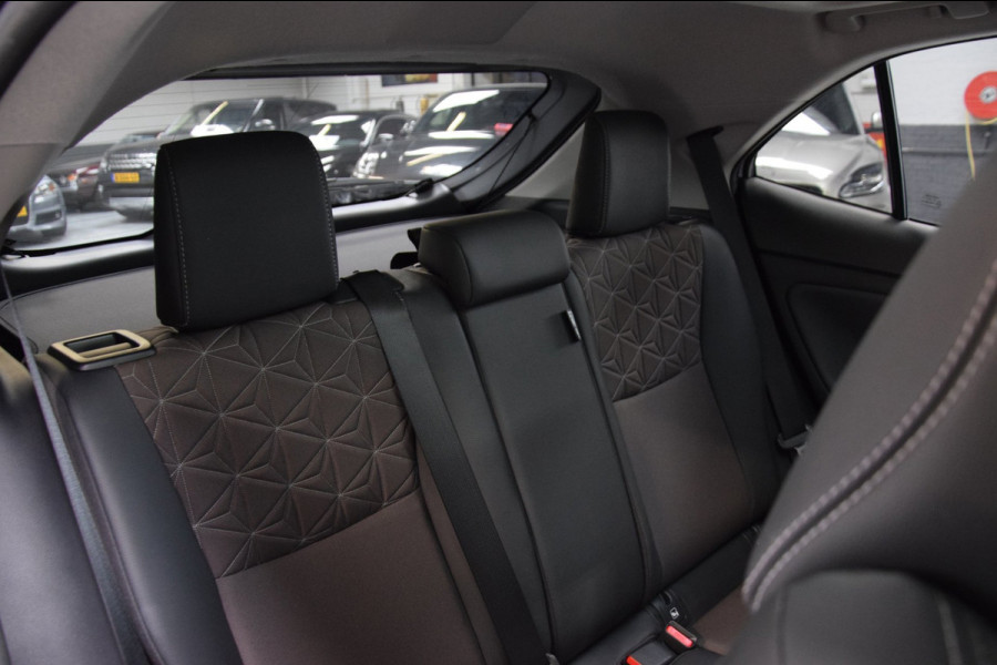 Toyota Yaris Cross 1.5 Hybrid Executive Bi-Tone Hud Navi|Panoramadak|Garantie|Dealer Onderhouden