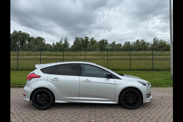 Ford Focus 1.0 ST-Line