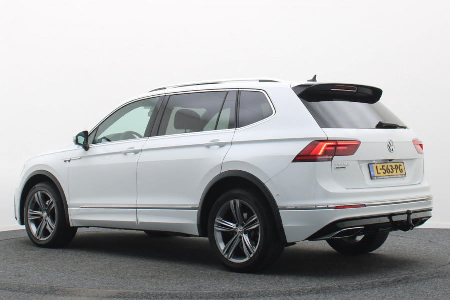 Volkswagen Tiguan Allspace 1.5 TSI DSG Highline Business R-Line 7p. Camera, Apple CarPlay, Panoramdak, Elek. Trekhaak, Virtual Cockpit, LED, 19"