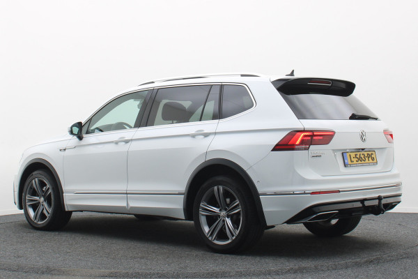 Volkswagen Tiguan Allspace 1.5 TSI DSG Highline Business R-Line 7p. Camera, Apple CarPlay, Panoramdak, Elek. Trekhaak, Virtual Cockpit, LED, 19"