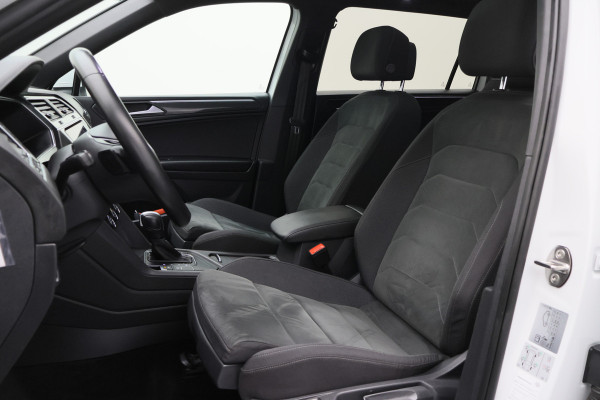 Volkswagen Tiguan Allspace 1.5 TSI DSG Highline Business R-Line 7p. Camera, Apple CarPlay, Panoramdak, Elek. Trekhaak, Virtual Cockpit, LED, 19"