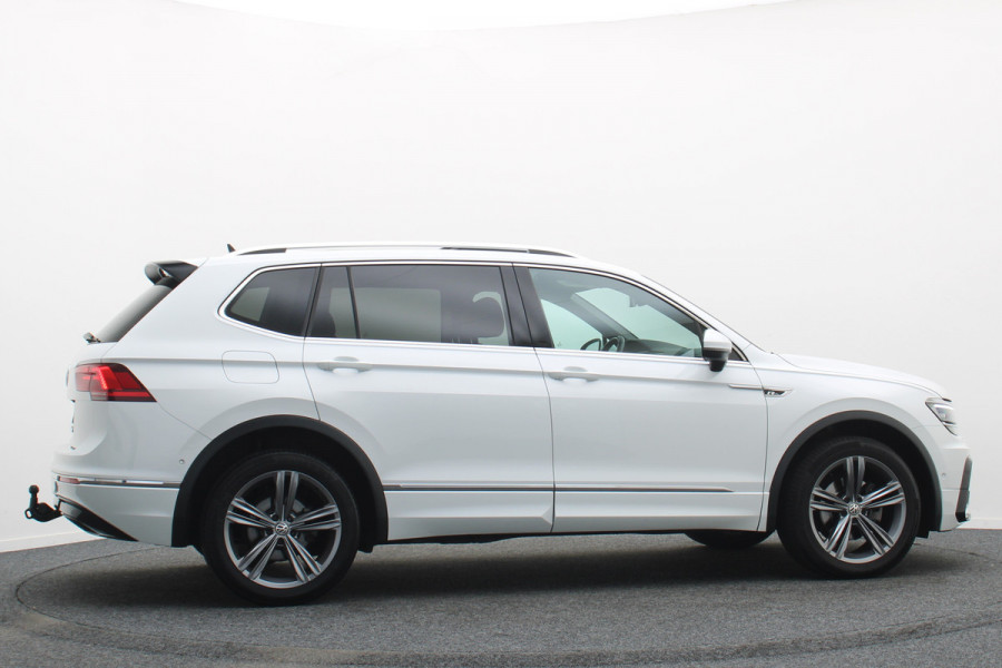 Volkswagen Tiguan Allspace 1.5 TSI DSG Highline Business R-Line 7p. Camera, Apple CarPlay, Panoramdak, Elek. Trekhaak, Virtual Cockpit, LED, 19"