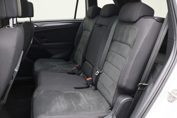 Volkswagen Tiguan Allspace 1.5 TSI DSG Highline Business R-Line 7p. Camera, Apple CarPlay, Panoramdak, Elek. Trekhaak, Virtual Cockpit, LED, 19"