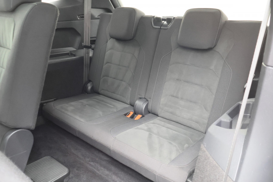 Volkswagen Tiguan Allspace 1.5 TSI DSG Highline Business R-Line 7p. Camera, Apple CarPlay, Panoramdak, Elek. Trekhaak, Virtual Cockpit, LED, 19"