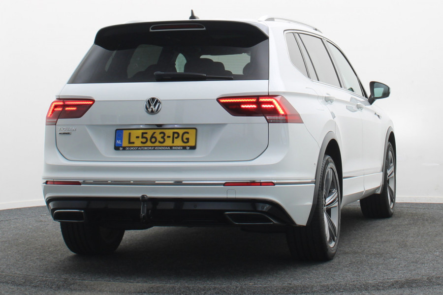 Volkswagen Tiguan Allspace 1.5 TSI DSG Highline Business R-Line 7p. Camera, Apple CarPlay, Panoramdak, Elek. Trekhaak, Virtual Cockpit, LED, 19"