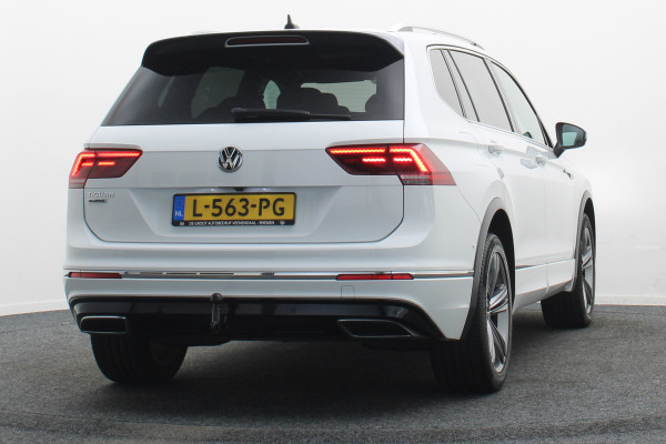 Volkswagen Tiguan Allspace 1.5 TSI DSG Highline Business R-Line 7p. Camera, Apple CarPlay, Panoramdak, Elek. Trekhaak, Virtual Cockpit, LED, 19"