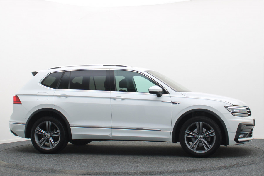 Volkswagen Tiguan Allspace 1.5 TSI DSG Highline Business R-Line 7p. Camera, Apple CarPlay, Panoramdak, Elek. Trekhaak, Virtual Cockpit, LED, 19"