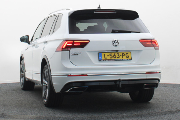 Volkswagen Tiguan Allspace 1.5 TSI DSG Highline Business R-Line 7p. Camera, Apple CarPlay, Panoramdak, Elek. Trekhaak, Virtual Cockpit, LED, 19"