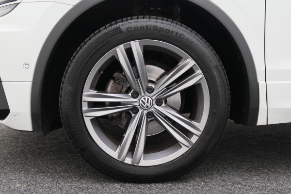 Volkswagen Tiguan Allspace 1.5 TSI DSG Highline Business R-Line 7p. Camera, Apple CarPlay, Panoramdak, Elek. Trekhaak, Virtual Cockpit, LED, 19"