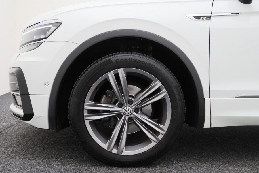Volkswagen Tiguan Allspace 1.5 TSI DSG Highline Business R-Line 7p. Camera, Apple CarPlay, Panoramdak, Elek. Trekhaak, Virtual Cockpit, LED, 19"