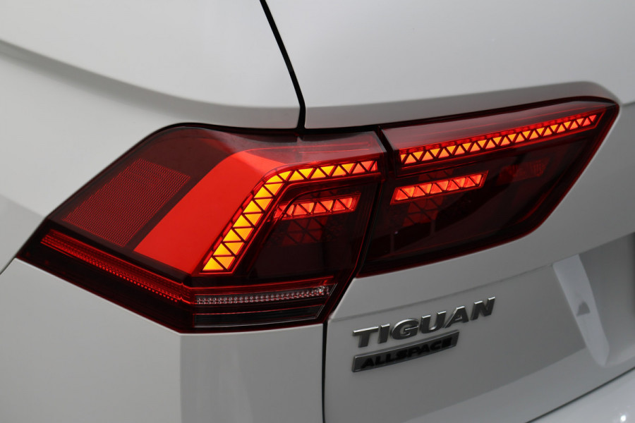 Volkswagen Tiguan Allspace 1.5 TSI DSG Highline Business R-Line 7p. Camera, Apple CarPlay, Panoramdak, Elek. Trekhaak, Virtual Cockpit, LED, 19"