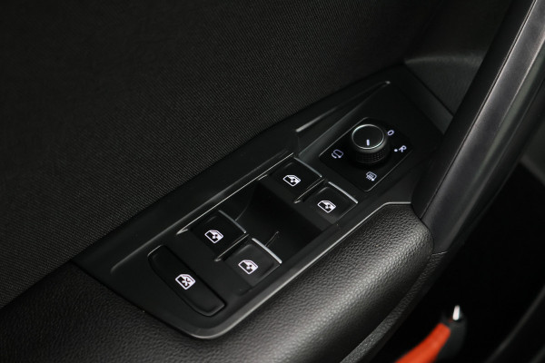 Volkswagen Tiguan Allspace 1.5 TSI DSG Highline Business R-Line 7p. Camera, Apple CarPlay, Panoramdak, Elek. Trekhaak, Virtual Cockpit, LED, 19"