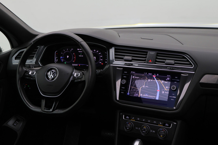 Volkswagen Tiguan Allspace 1.5 TSI DSG Highline Business R-Line 7p. Camera, Apple CarPlay, Panoramdak, Elek. Trekhaak, Virtual Cockpit, LED, 19"