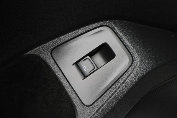 Volkswagen Tiguan Allspace 1.5 TSI DSG Highline Business R-Line 7p. Camera, Apple CarPlay, Panoramdak, Elek. Trekhaak, Virtual Cockpit, LED, 19"
