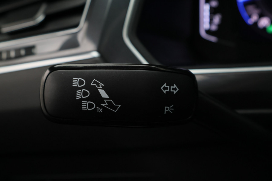 Volkswagen Tiguan Allspace 1.5 TSI DSG Highline Business R-Line 7p. Camera, Apple CarPlay, Panoramdak, Elek. Trekhaak, Virtual Cockpit, LED, 19"