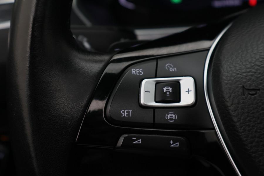 Volkswagen Tiguan Allspace 1.5 TSI DSG Highline Business R-Line 7p. Camera, Apple CarPlay, Panoramdak, Elek. Trekhaak, Virtual Cockpit, LED, 19"