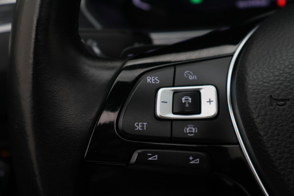 Volkswagen Tiguan Allspace 1.5 TSI DSG Highline Business R-Line 7p. Camera, Apple CarPlay, Panoramdak, Elek. Trekhaak, Virtual Cockpit, LED, 19"
