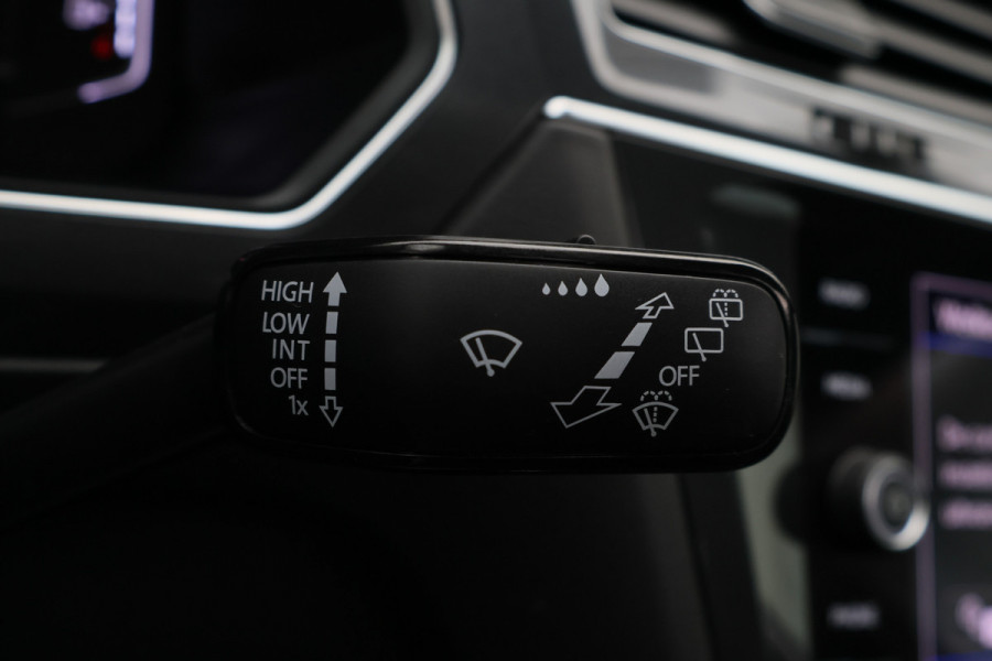 Volkswagen Tiguan Allspace 1.5 TSI DSG Highline Business R-Line 7p. Camera, Apple CarPlay, Panoramdak, Elek. Trekhaak, Virtual Cockpit, LED, 19"