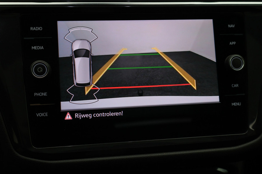 Volkswagen Tiguan Allspace 1.5 TSI DSG Highline Business R-Line 7p. Camera, Apple CarPlay, Panoramdak, Elek. Trekhaak, Virtual Cockpit, LED, 19"