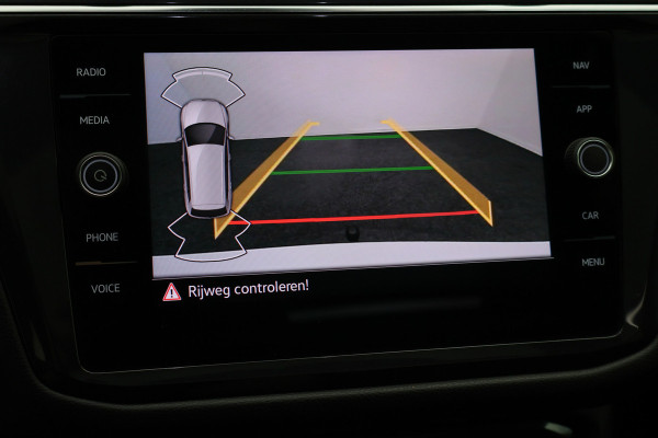 Volkswagen Tiguan Allspace 1.5 TSI DSG Highline Business R-Line 7p. Camera, Apple CarPlay, Panoramdak, Elek. Trekhaak, Virtual Cockpit, LED, 19"