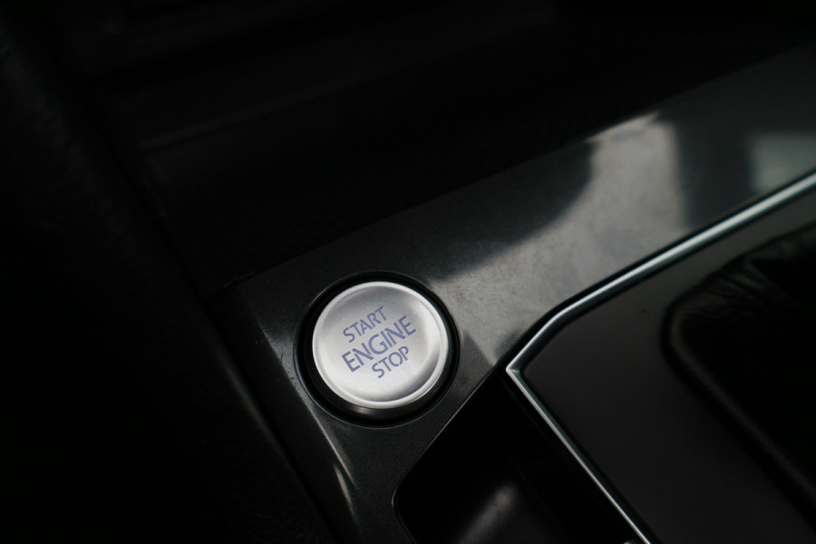 Volkswagen Tiguan Allspace 1.5 TSI DSG Highline Business R-Line 7p. Camera, Apple CarPlay, Panoramdak, Elek. Trekhaak, Virtual Cockpit, LED, 19"