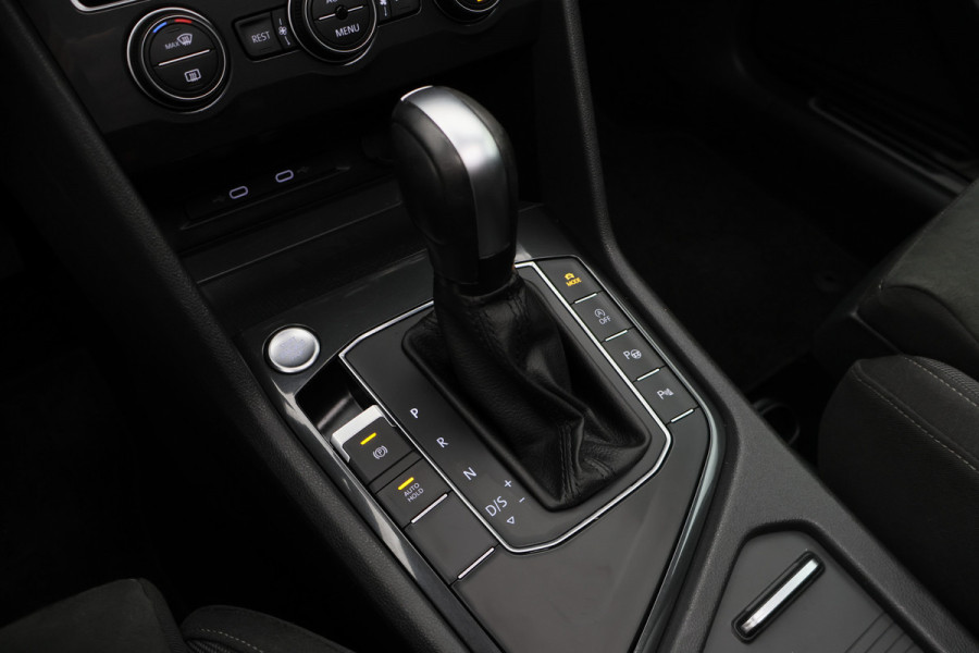 Volkswagen Tiguan Allspace 1.5 TSI DSG Highline Business R-Line 7p. Camera, Apple CarPlay, Panoramdak, Elek. Trekhaak, Virtual Cockpit, LED, 19"