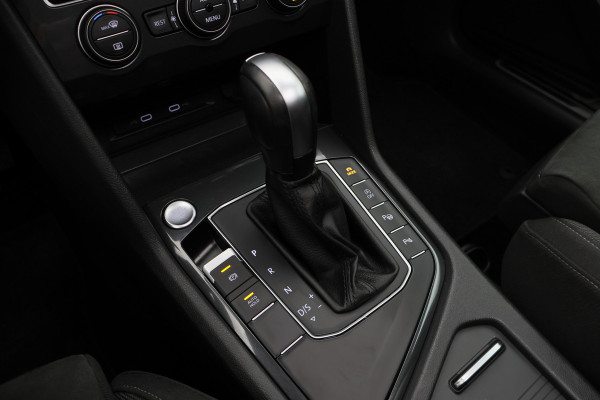 Volkswagen Tiguan Allspace 1.5 TSI DSG Highline Business R-Line 7p. Camera, Apple CarPlay, Panoramdak, Elek. Trekhaak, Virtual Cockpit, LED, 19"